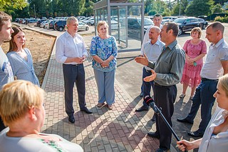 Андрей Иванов вместе с жителями проверил ход благоустройства у станции МЦД «Лесной Городок»