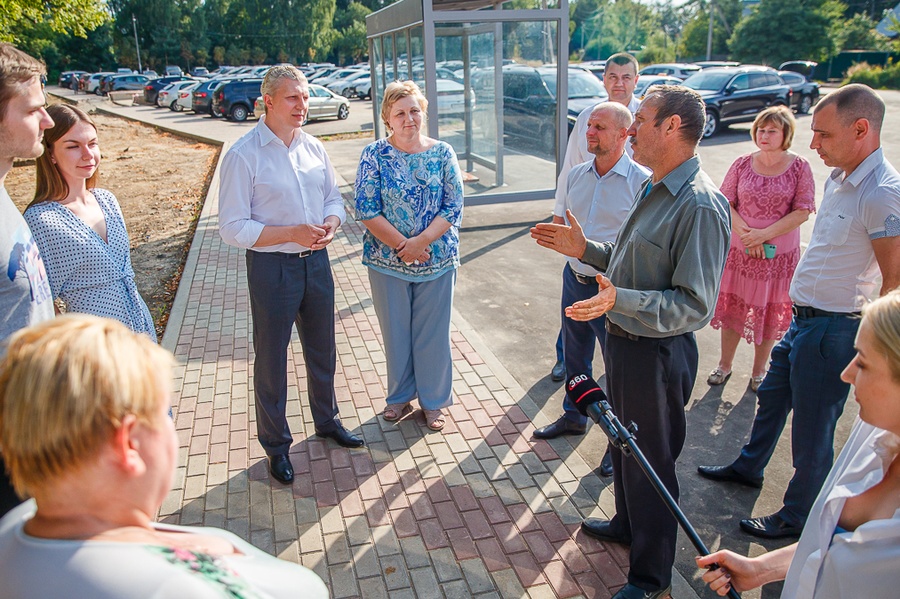 Лесной текст 1, Андрей Иванов вместе с жителями проверил ход благоустройства у станции МЦД «Лесной Городок»