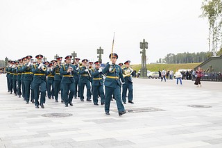 На Соборной площади Главного храма Вооружённых Сил Российской Федерации 20 августа состоялся заключительный большой концерт сезона «Военные оркестры в парках — 2022»