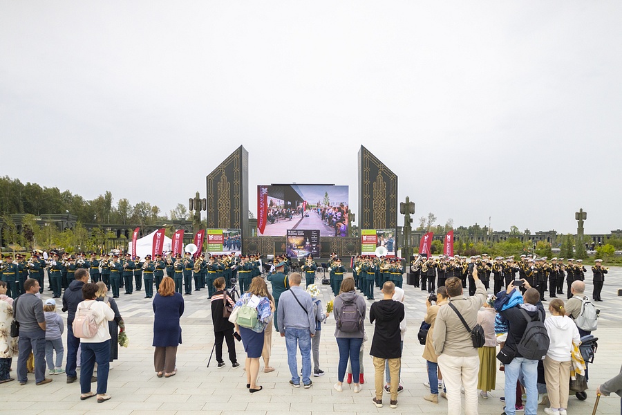 Торжественное закрытие сезона «Военные оркестры в парках» прошло на Соборной площади Главного храма ВС РФ, Август