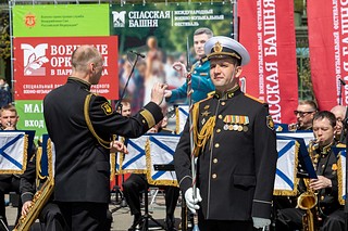 В 16:30 на Соборной площади состоится выступление сводного оркестра и Торжественное открытие мероприятия
