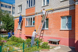 В доме № 17 ремонт подъезда находится в самом разгаре