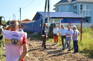 В настоящее время в городе уже уложено 400 метров распределительного газопровода и выполнено строительство 14 газопроводов — вводов