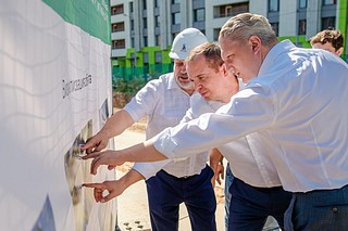 Глава Одинцовского округа Андрей Иванов проверил ход возведения пристройки к школе № 8 на улице Вокзальная в Одинцово