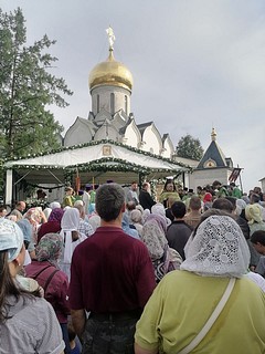Божественная литургия в самый день праздника состоялась под открытым небом на Соборной площади Саввино-Сторожевского монастыря