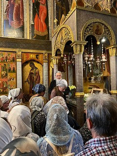 После литургии митрополит Каширский Феогност поздравил всех участников праздника с перенесением мощей преподобного Саввы