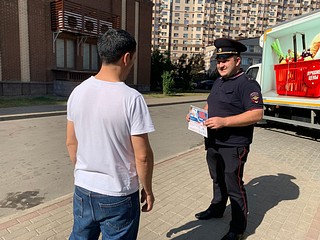 Участковые уполномоченные Лесногородского Отдела полиции УМВД России по Одинцовскому городскому округу провели для местных жителей информационную акцию «Госуслуги — это быстро, просто и доступно!»