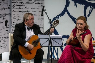 В заключительном концерте приняли участие гитарист Дмитрий Царенко (гитара) и Вера Царенко (домра)