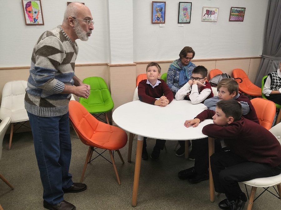 В Одинцовской библиотеке № 1 состоялась встреча с детским писателем Кареном Арутюнянцем, Сентябрь
