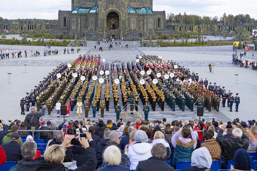 Дневное представление Фестиваля «Спасская башня» впервые прошло у стен Главного храма Вооружённых Сил России, Сентябрь