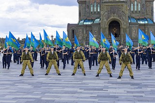 На Соборную площадь в этот день вышли Оркестр Главного штаба Вооружённых сил Республики Армения, Образцово-показательный оркестр Вооружённых сил Республики Беларусь с Ротой почётного караула, Большой военный оркестр Вооружённых сил Венесуэлы имени Верховного главнокомандующего Уго Рафаэля Чавеса Фриаса, Военный симфонический оркестр Египта, Исполнительский художественный коллектив Индии Panghat и Марширующий оркестр школы Бунваттана из Таиланда