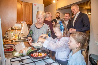 Глава муниципалитета встретился с жителями деревни Большое Сареево Александром и Ниной Афанасьевыми, дом которых подключили к газу минувшим летом