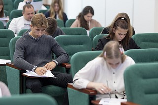 Более 50 школьников написали «Диктант Победы» в Музейно-храмовом комплексе Вооруженных Сил России