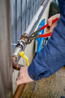 В ходе догазификации в деревне Супонево был проложен газопровод длиной 5253 метра, в также построено 90 газопроводов-вводов к домовладениям