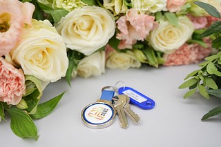 В пятницу, 16 сентября, первым 15 семьям вручили ключи от их новых квартир