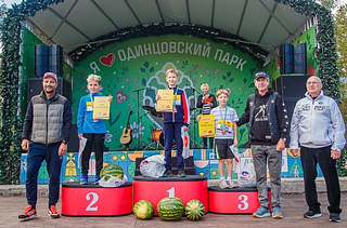 Победители забегов помимо медалей получали в награду спелый арбуз