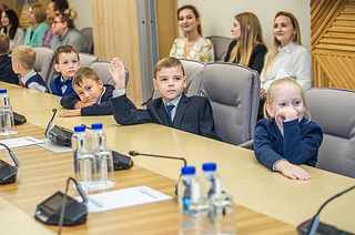 Ребята побывали в зале совещаний, кабинетах и пообщались с главой Одинцовского округа Андреем Ивановым