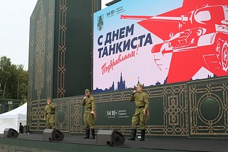 На Соборной площади Главного храма ВС России состоялся праздничный концерт, посвященный Дню танкиста
