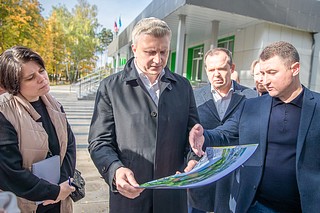 Глава Одинцовского округа обсудил с родительским сообществом благоустройство территории, прилегающей к учреждению