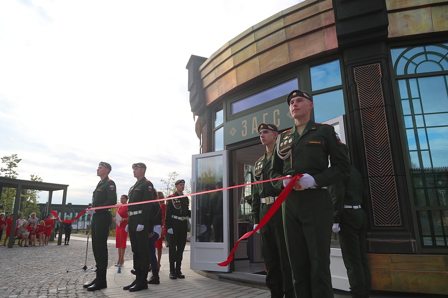 Площадка для церемонии бракосочетания открылась у стен Главного храма Вооруженных Сил России, Сентябрь