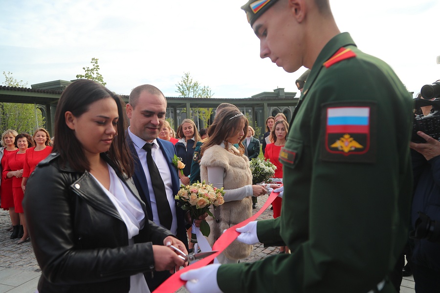 Площадка для церемонии бракосочетания открылась у стен Главного храма Вооруженных Сил России, Сентябрь