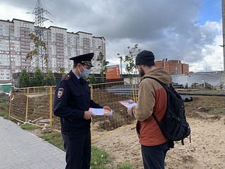 Полицейские провели беседу с жителями поселка Лесной городок