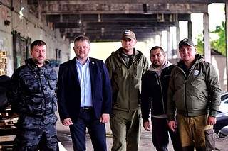 Волонтеры доставили в ЛНР более 2 000 комплектов школьной формы, бензиновые генераторы и продукты питания