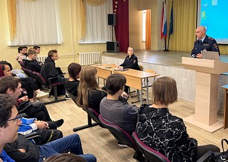 Одинцовские госавтоинспекторы побеседовали со студентами техникума