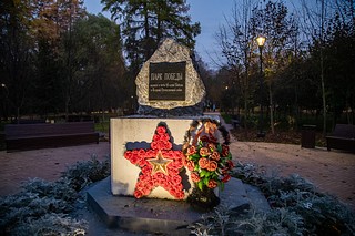 Территория у музея-заповедника — особое, очень приятное и тёплое место с прекрасной атмосферой