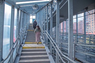 Надземный пешеходный переход через ЦКАД вблизи остановки общественного транспорта «Мозжинка»