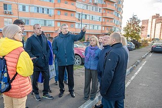 Андрей Иванов вместе с жителями проинспектировал микрорайон Супонево в Звенигороде