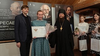 Министр просвещения России Сергей Кравцов наградил победителей конкурса школьников «От Москвы до Звенигорода»