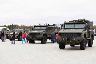 На протяжении всего дня работала статическая экспозиция, на базе которой были представлены образцы вооружения и военной техники, экипировка, военная форма военнослужащих Сухопутных войск