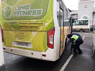 На Привокзальной площади в Одинцово прошла межведомственная проверка технического состояния автобусов, обслуживающих маршруты регулярных перевозок