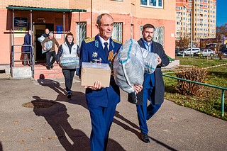 Члены общественной организации ветеранов войны, труда, Вооруженных сил и правоохранительных органов собрали средства и закупили 100 персональных наборов