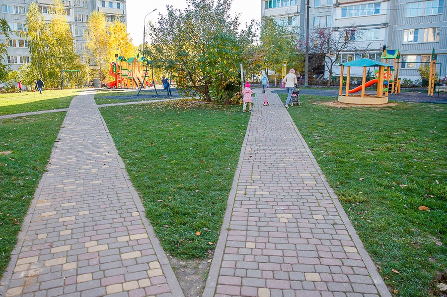 Работы по модернизации детской площадки планируется завершить до конца октября, Октябрь
