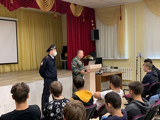В беседе также участвовал председатель Совета ветеранов УМВД