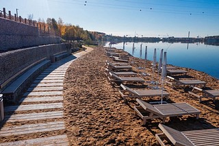 Основные работы первого этапа благоустройства набережной «Живописная бухта» вдоль Мякининского шоссе завершены
