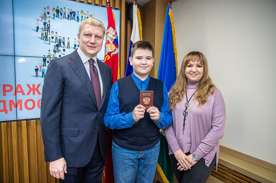 Глава округа Андрей Иванов поздравил ребят и отметил, что паспорт гражданина Российской Федерации — это самый главный документ в жизни каждого человека, 2022