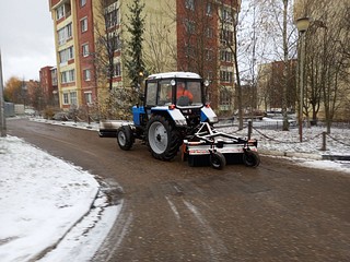 В Одинцовском округе дороги местного значения убирают порядка 100 единиц техники