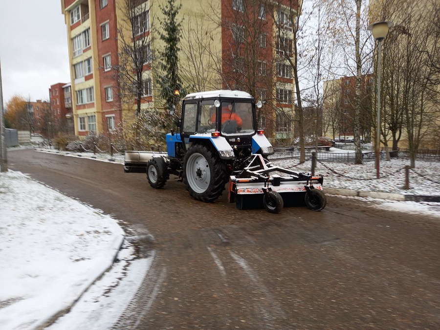 В Одинцовском округе дороги местного значения убирают порядка 100 единиц техники, Ноябрь
