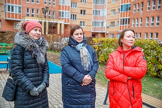 Новую детскую площадку на улице Кутузова в поселке ВНИИССОК осмотрел глава Одинцовского округа