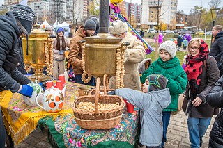 В рамках первого этапа обустройства парка «Союзный» в сквере была создана дорожно-тропиночная сеть, выполнена вертикальная планировка, установлены сцена и малые архитектурные формы, обустроена парковка на 53 машиноместа и детская площадка