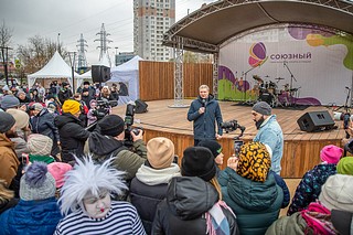 Новый сквер «Союзный» в Одинцово открыл глава округа Андрей Иванов вместе с жителями 8-го микрорайона