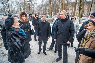 Андрей Иванов осмотрел новую парковку на 170 мест у Мало-Вяземской школы