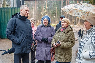 Вопрос обустройства территории на месте снесенных сараев в поселке Усово-тупик обсудил Андрей Иванов с местными жителями