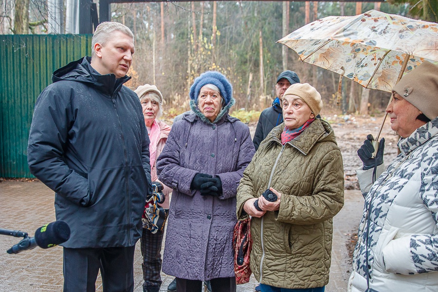 Вопрос обустройства территории на месте снесенных сараев в поселке Усово-тупик обсудил Андрей Иванов с местными жителями, Ноябрь