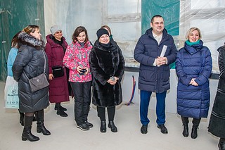На встрече с будущими сотрудниками нового дошкольного учреждения глава муниципалитета сообщил, что объект планируется сдать в декабре этого года и сразу после январских праздников в него пойдут первые воспитанники