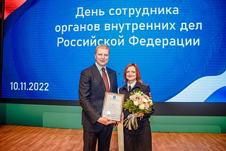Глава Одинцовского округа Андрей Иванов совместно с первым заместителем председателя Московской областной Думы Ларисой Лазутиной, окружными депутатами, представителями силовых структур поздравил личный состав и ветеранов УМВД России по Одинцовскому городскому округу с профессиональным праздником