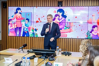 Андрей Иванов поздравил многодетных жительниц Одинцовского округа с Днем матери